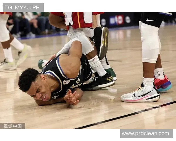 字母哥愤怒撕裂球衣雄鹿惨败后更衣室内爆发激烈冲突