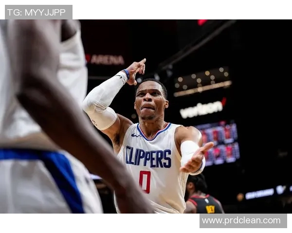 威斯布鲁克与利拉德的巅峰对决谁能笑到最后的精彩较量 威斯布鲁克与利拉德的巅峰对决谁能笑到最后的精彩较量