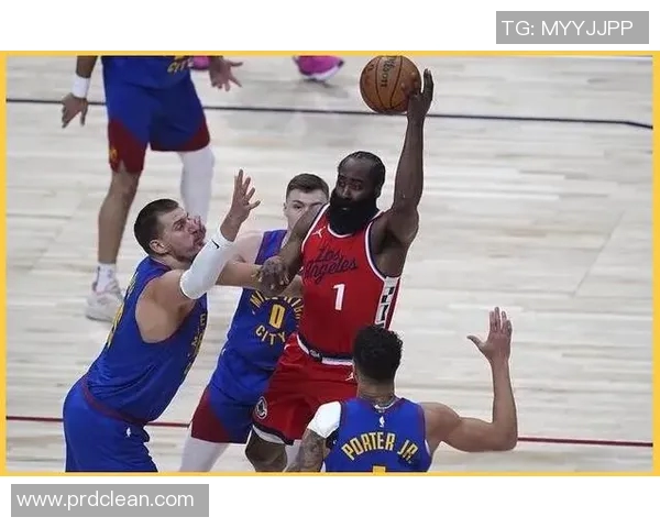 丹佛掘金与洛杉矶快船激战比分揭晓精彩瞬间回顾