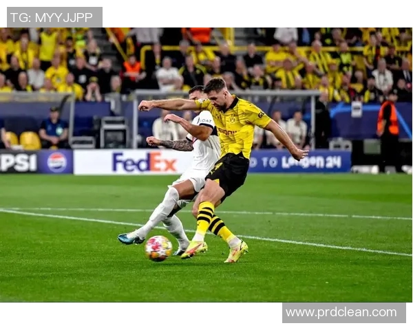 多特蒙德与巴黎圣日耳曼首发阵容分析与战术对比