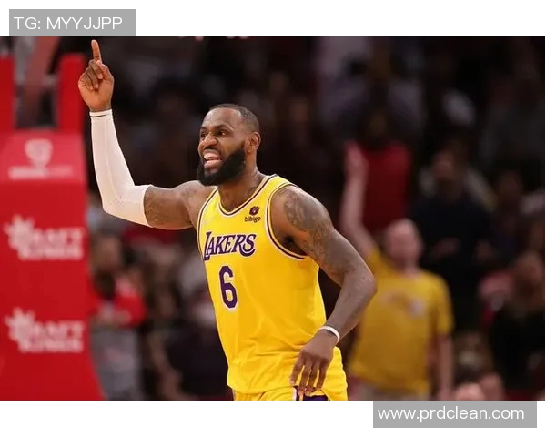 湖人队与活塞队2021赛季精彩对决回顾与分析