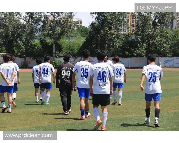 足球与9o的较量揭示了运动精神与团队合作的重要性