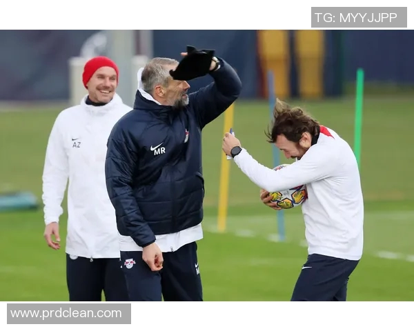 黄蜂与热火夏季联赛精彩对决球员表现引发球迷热议