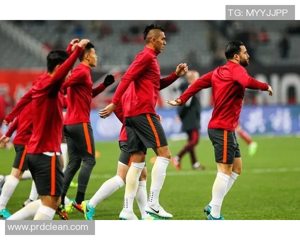 上港与国安激战全场回顾球迷热情助威精彩瞬间不容错过 上港与国安激战全场回顾球迷热情助威精彩瞬间不容错过