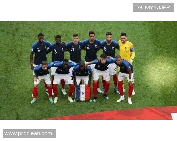 达尼洛在足球场上的成长之路与未来发展潜力分析