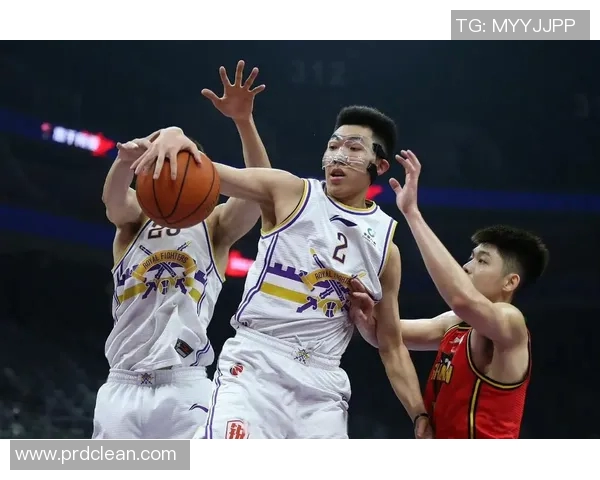 深圳足球队在全国锦标赛中以98分稳居积分榜首位，展现强劲实力